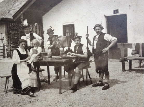 Hofalm um 1910 mit Familie Kohler