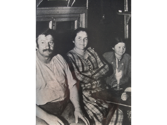Auf der Hofalm um 1943 mit Familie Nägele